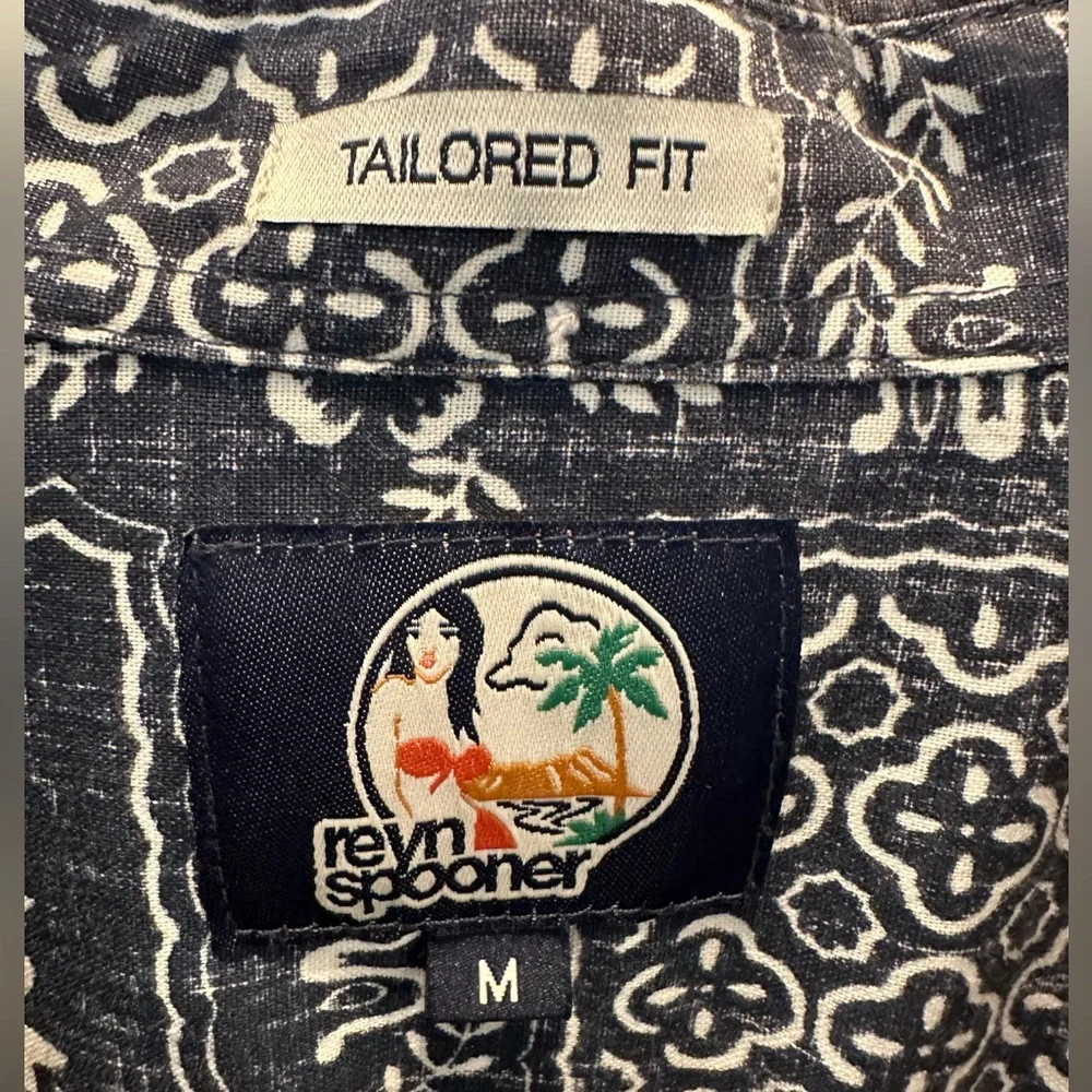 Reyn Spooner - Men's Short Sleeve Button-Up Shirt - Medium - Picture 4 of 4